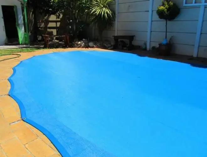 Leaf Catcha pool cover blocking leaves and debris – Aqua-Net leaf catcher pool cover South Africa